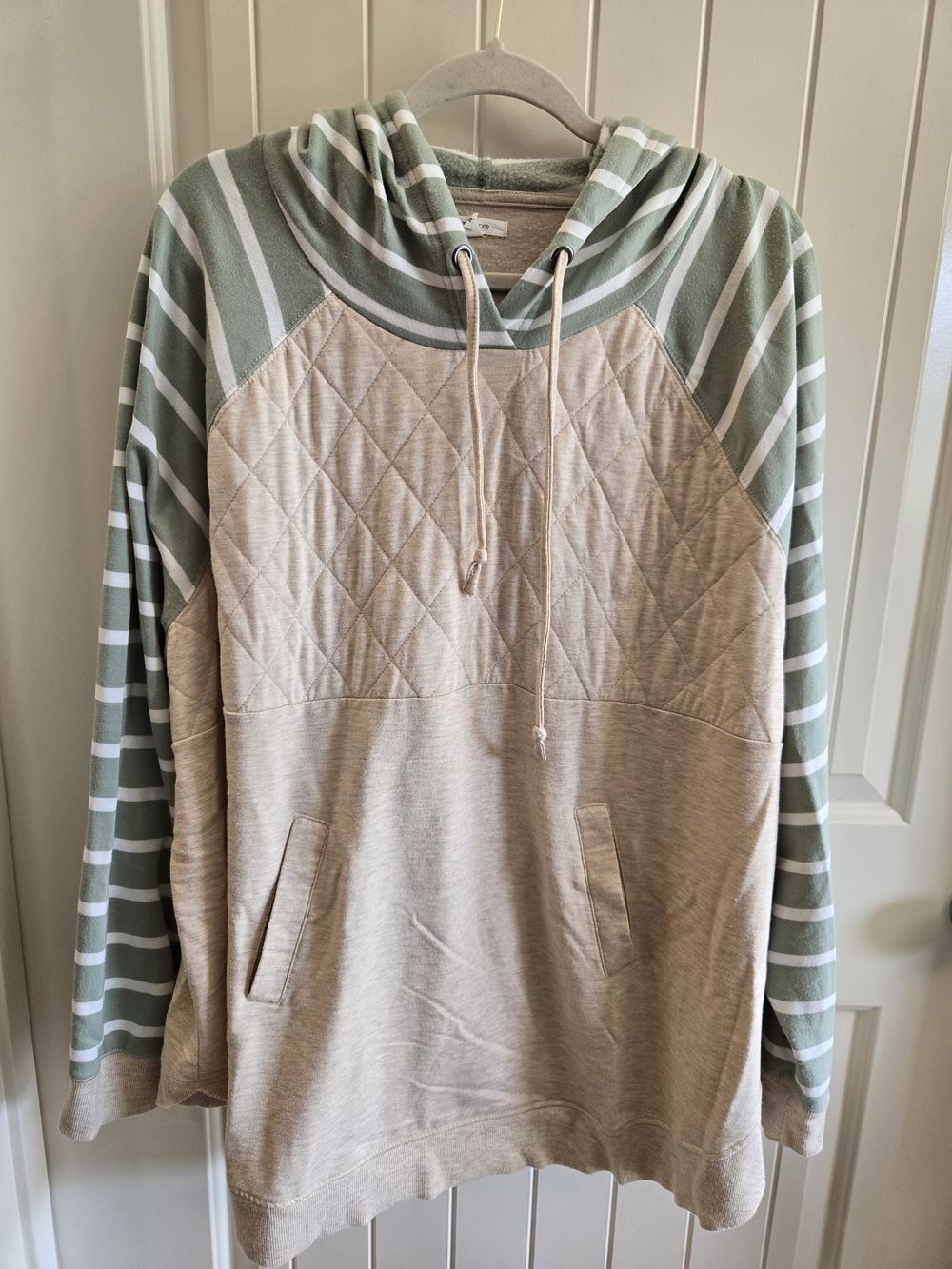 Maurices Quilted Pullover Hoodie in Sage Green & Cream Size 4x
